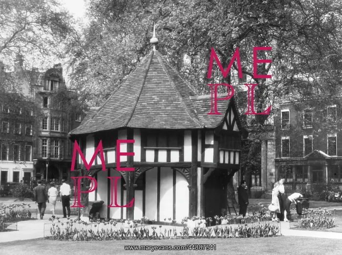 : TUDOR SUMMERHOUSE : TUDOR SUMMERHOUSE