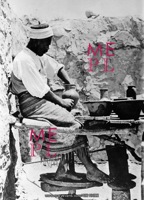 : Tunisian potter, 1933 : Tunisian potter, 1933