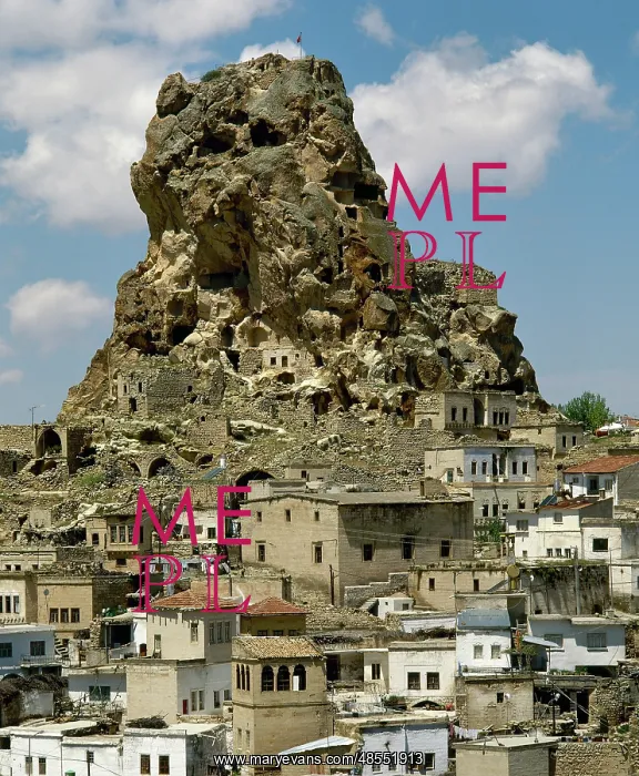 : Turkey. Cappadocia. Ortahisar. The Castle, Cave house. Centr : Turkey. Cappadocia. Ortahisar. The Castle, Cave house. Centr
