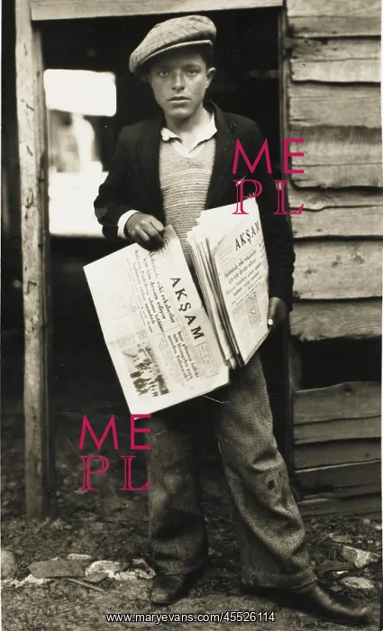 : Turkish newspaper boy : Turkish newspaper boy