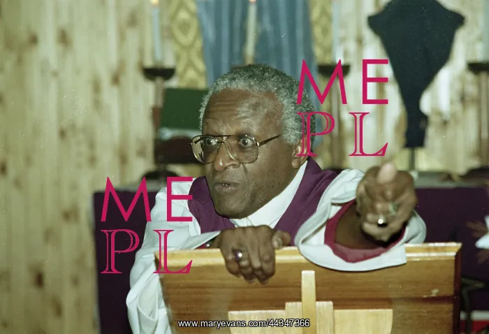 : Tutu delivers a sermon : Tutu delivers a sermon