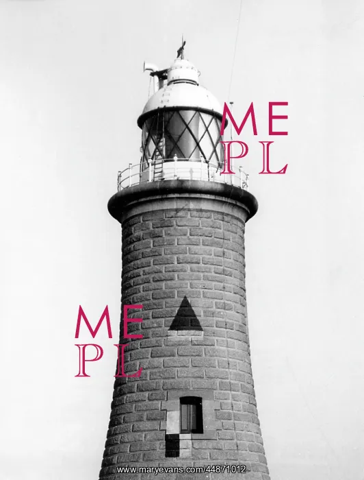 : TYNEMOUTH LIGHTHOUSE : TYNEMOUTH LIGHTHOUSE