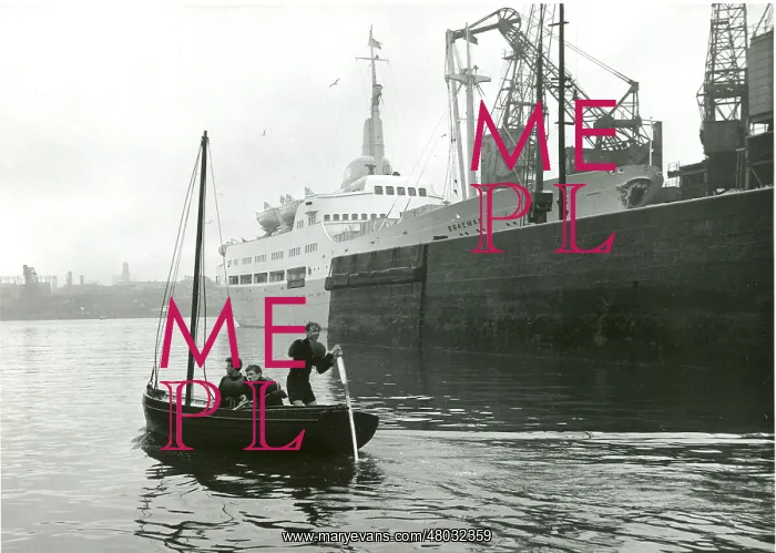 : Tynemouth Sea Scouts alongside MV Braemar : Tynemouth Sea Scouts alongside MV Braemar