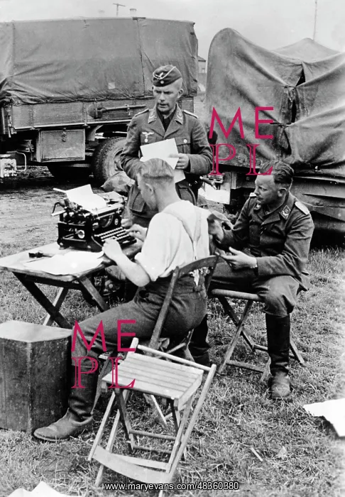 : Typing facility of a Luftwaffe unit on the eastern front : Typing facility of a Luftwaffe unit on the eastern front