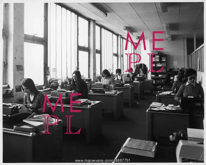  : TYPING POOL / 1970S