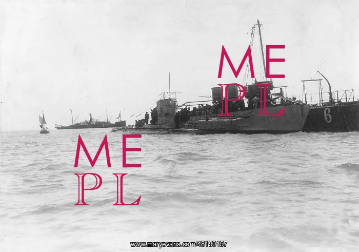 : U 52 in the port of Cadiz, 1917 : U 52 in the port of Cadiz, 1917