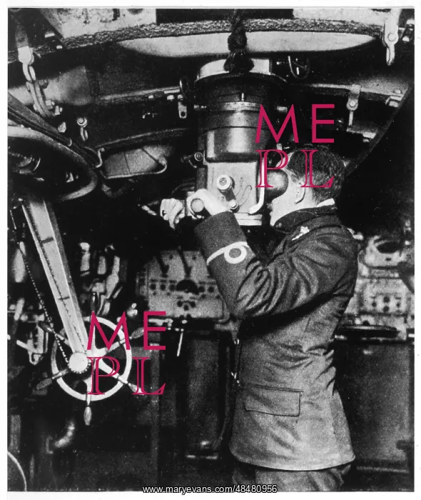 : U-BOAT PERISCOPE IN USE : U-BOAT PERISCOPE IN USE