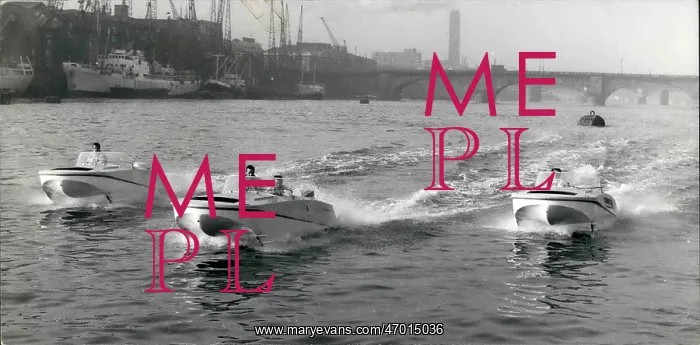 : UD-2 Dyna Craft demonstration on River Thames, London : UD-2 Dyna Craft demonstration on River Thames, London