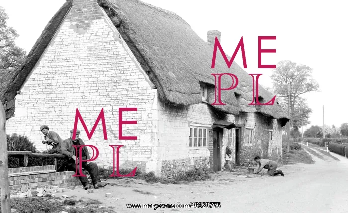  : Uffington, Thatched Cottage c1960