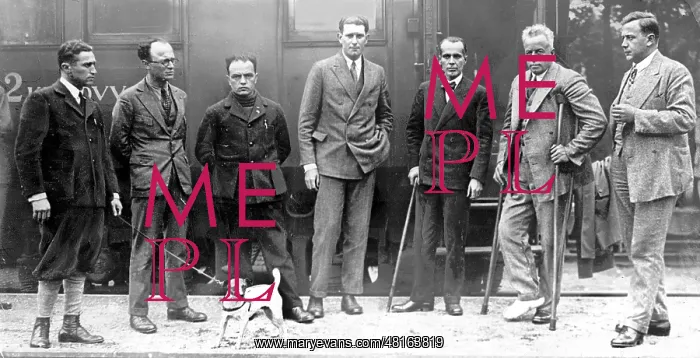 : Umberto Nobile and his expedition team : Umberto Nobile and his expedition team