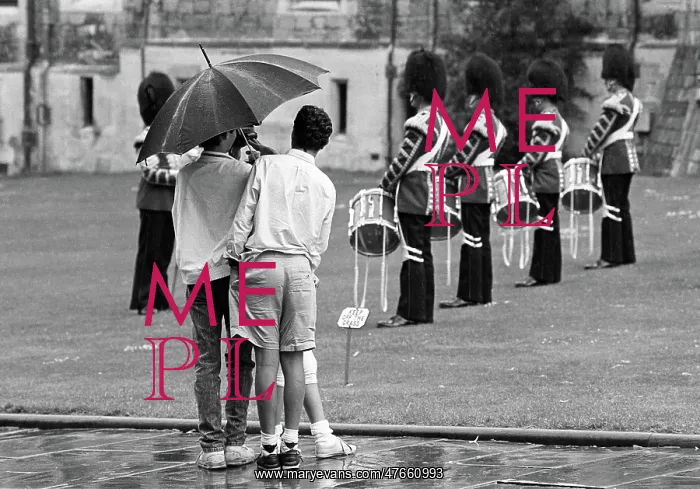 : Umbrella tourists Windsor : Umbrella tourists Windsor