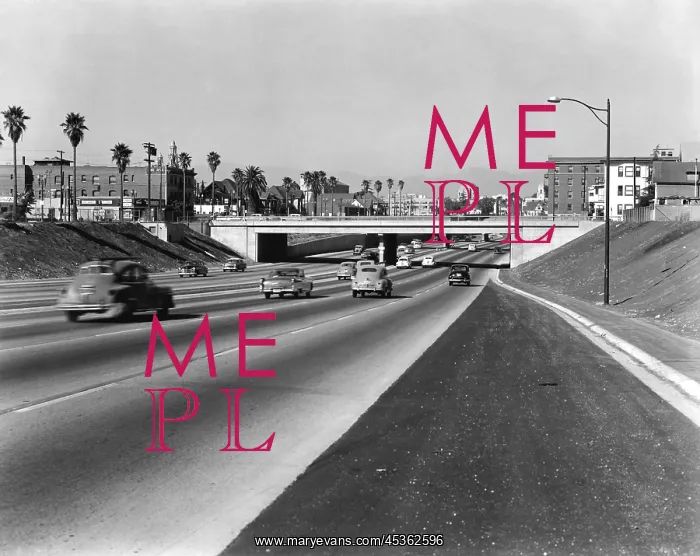: Uncongested eight lane highway in southern California : Uncongested eight lane highway in southern California