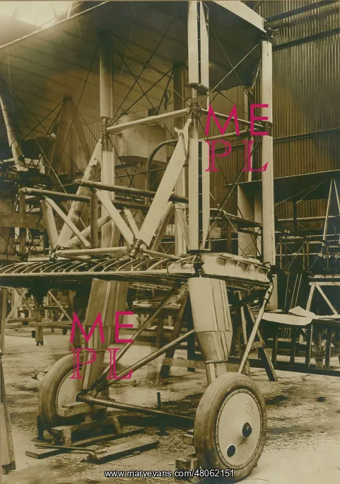 : Undercarriage and wing assembly of a Blackburn RT1 Kangaroo : Undercarriage and wing assembly of a Blackburn RT1 Kangaroo