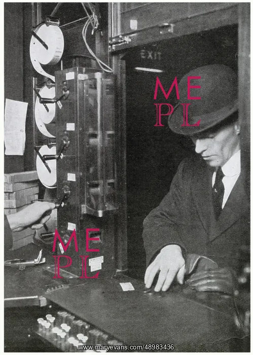  : Underground - Coping with Heavy Passenger Rushes 1924