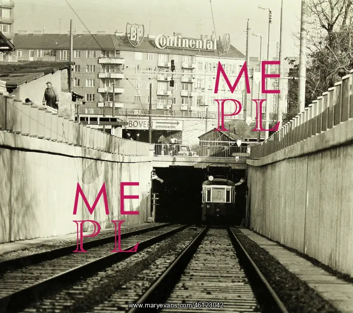 : Underpass of the tram at Matzleinsdorfer : Underpass of the tram at Matzleinsdorfer