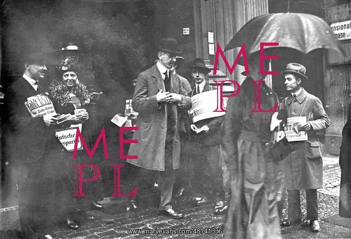 : Undersecretary Albert while leaving the polling station, 192 : Undersecretary Albert while leaving the polling station, 192