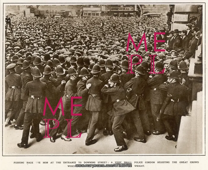 : UNEMPLOYED CROWD / DOWNING : UNEMPLOYED CROWD / DOWNING