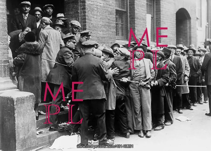 : Unemployed people in front of a support office : Unemployed people in front of a support office