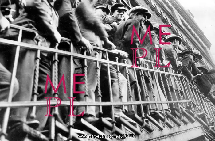 : Unemployed sailors in Hamburg : Unemployed sailors in Hamburg