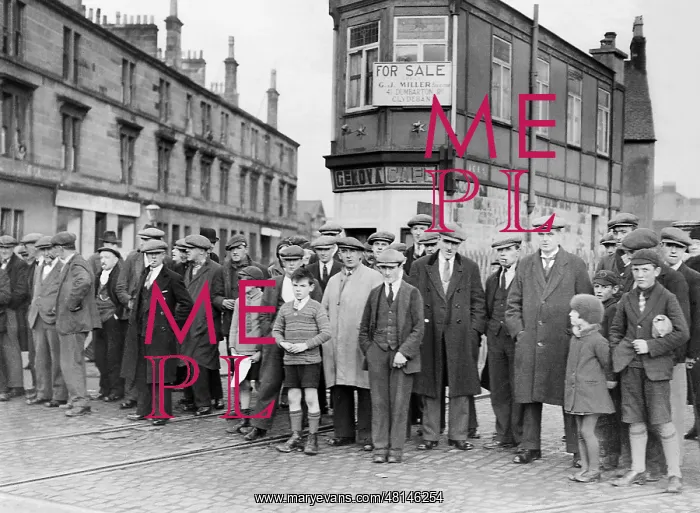 : Unemployed shipyard workers after the decommissioning of the : Unemployed shipyard workers after the decommissioning of the