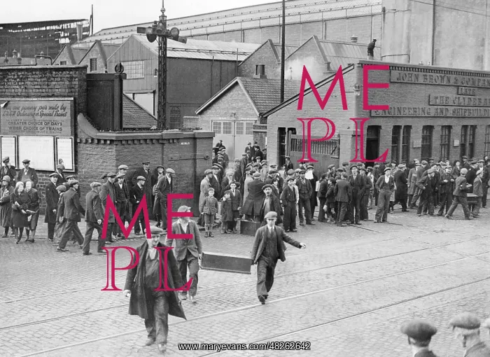 : Unemployed workers leave the shipyard in Clydebank, 1931 : Unemployed workers leave the shipyard in Clydebank, 1931