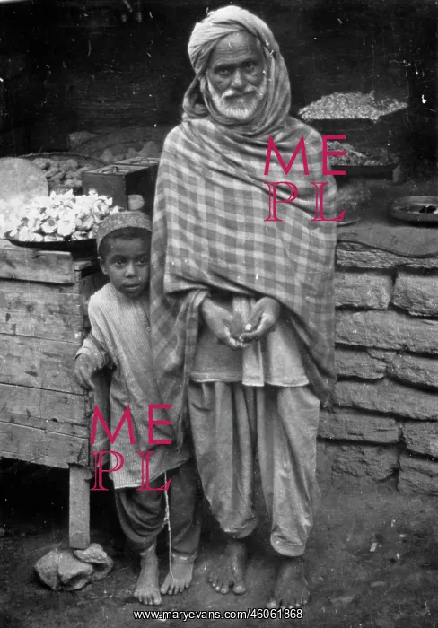 : Unequal beggar couple : Unequal beggar couple