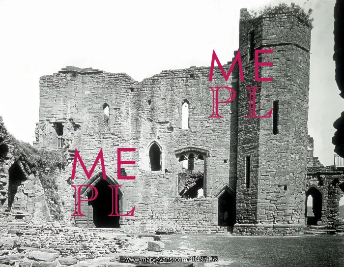 : Unidentified castle ruin : Unidentified castle ruin