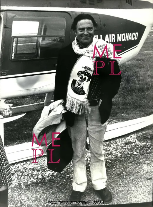 : unidentified man with Air Monaco plane : unidentified man with Air Monaco plane
