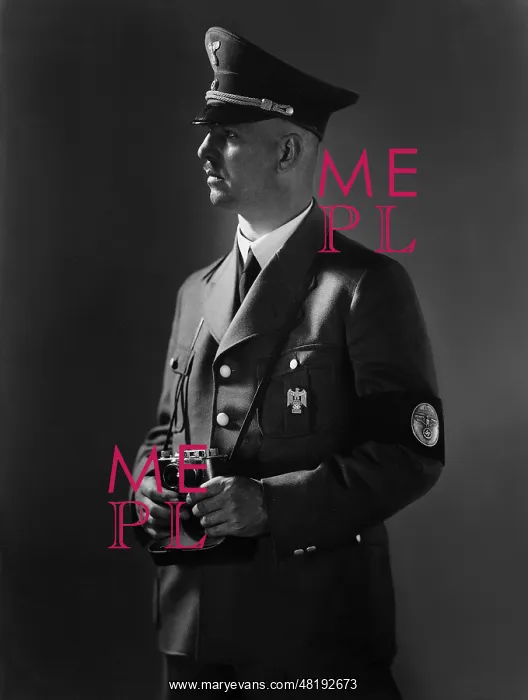  : The uniform of a photojournalist, 1938
