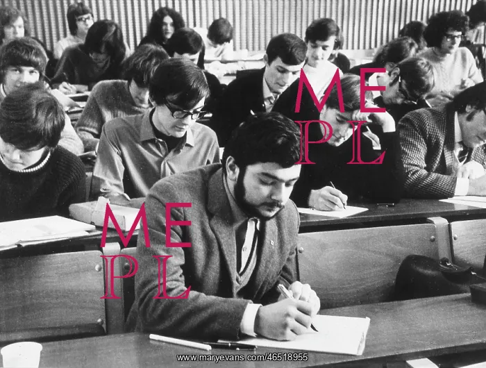 : UNIVERSITY LECTURE SCENE : UNIVERSITY LECTURE SCENE