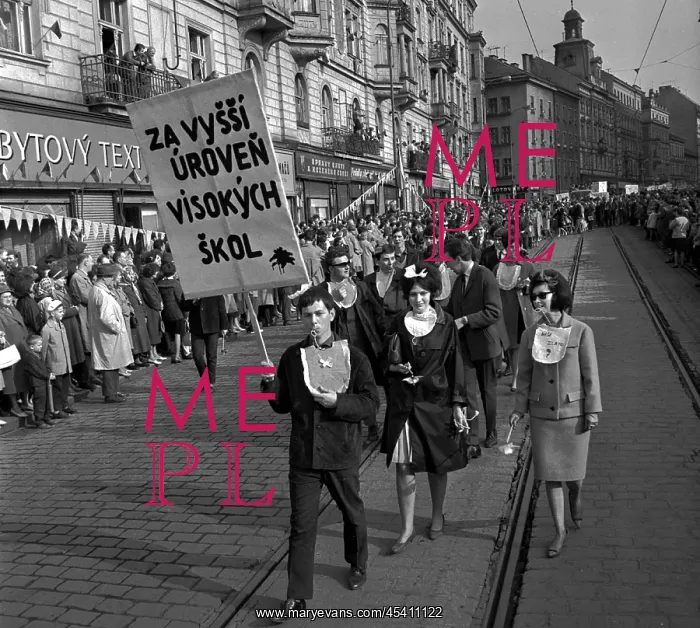 : University students - protesting : University students - protesting