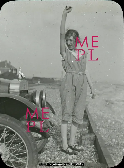  : Unknown woman, at seaside