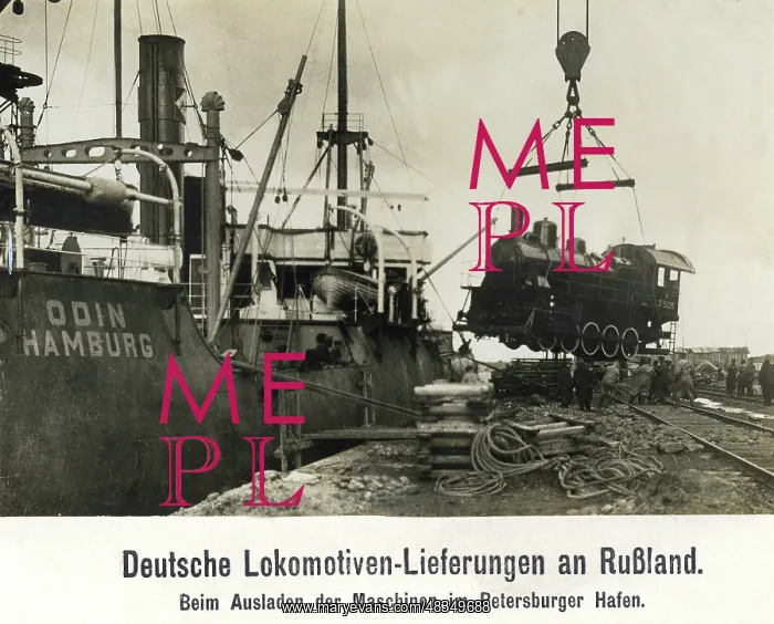 : Unloading of a German locomotive in the St : Unloading of a German locomotive in the St