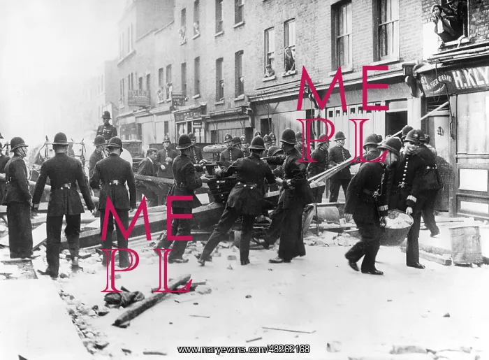 : Serious unrest in London, 1935 : Serious unrest in London, 1935