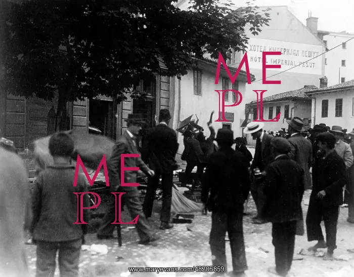 : Unrest in Sarajevo after the assassination of the Austrian A : Unrest in Sarajevo after the assassination of the Austrian A