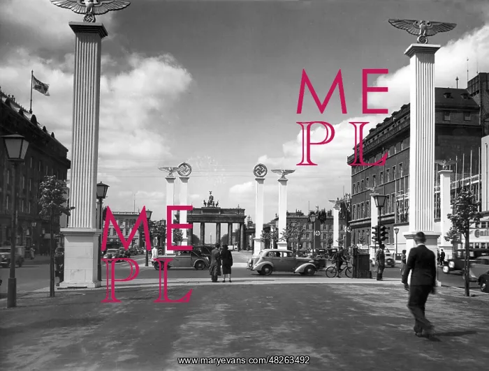 : On Unter den Linden in Berlin, 1939 : On Unter den Linden in Berlin, 1939