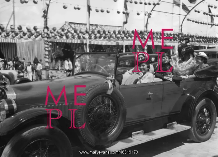 : Upper class in Spain, 1934 : Upper class in Spain, 1934