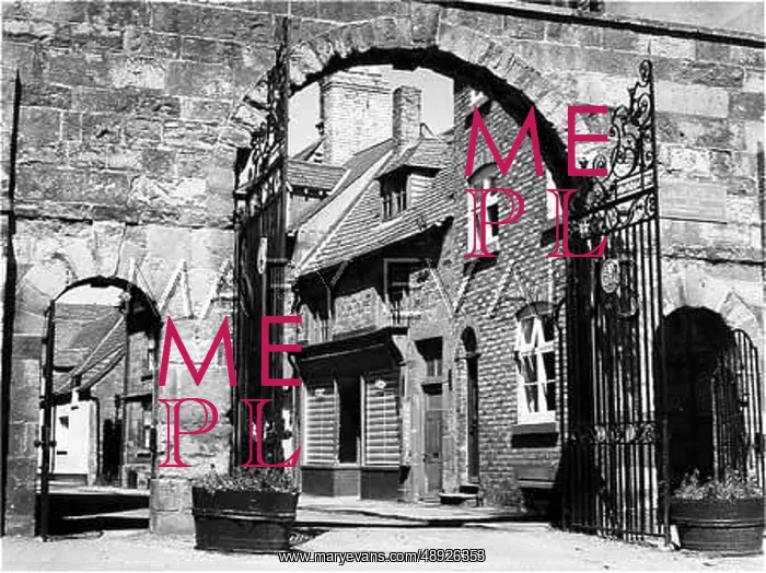: UPPINGHAM SCHOOL GATES : UPPINGHAM SCHOOL GATES