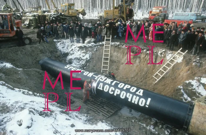 : Urengoy-Uzhgorod pipeline under construction, 1982 : Urengoy-Uzhgorod pipeline under construction, 1982