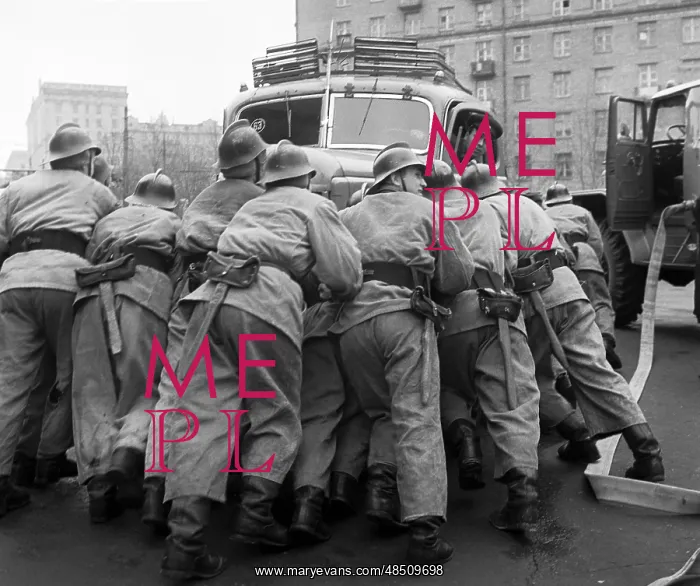 : Urgent departure, 1972 : Urgent departure, 1972