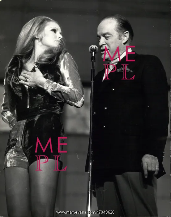 : Ursula Andress, Bob Hope : Ursula Andress, Bob Hope