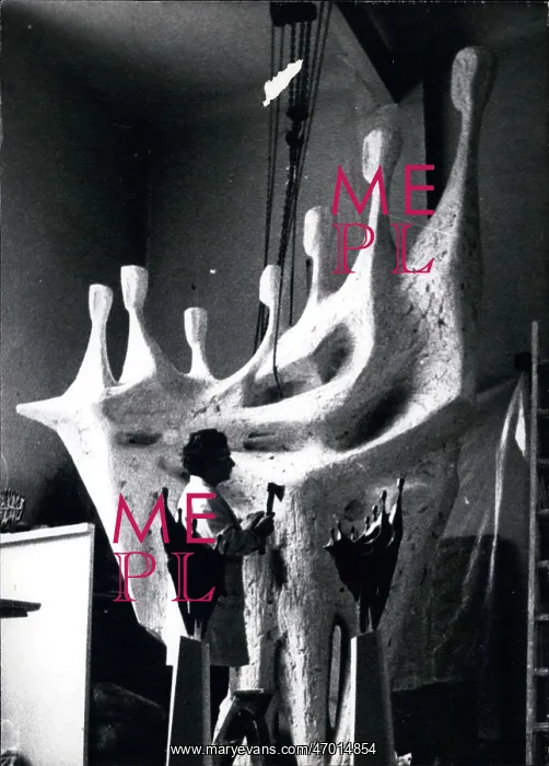 : Ursula Forster working on sculpture for Duisburg : Ursula Forster working on sculpture for Duisburg