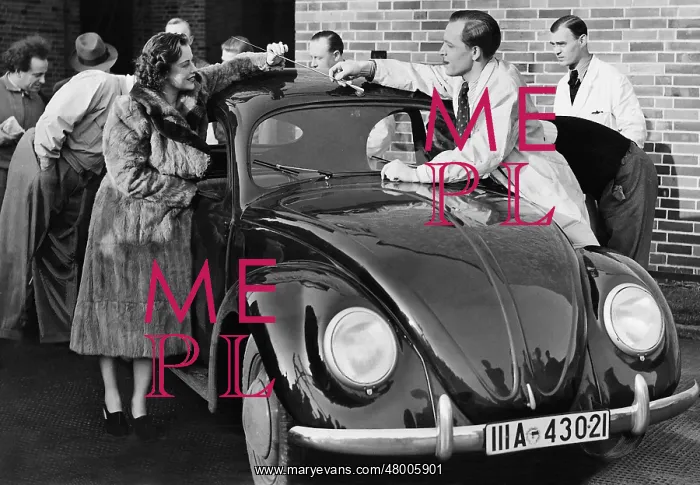 : Ursula Grabley and Paul Klinger with a VW Beetle, 1941 : Ursula Grabley and Paul Klinger with a VW Beetle, 1941