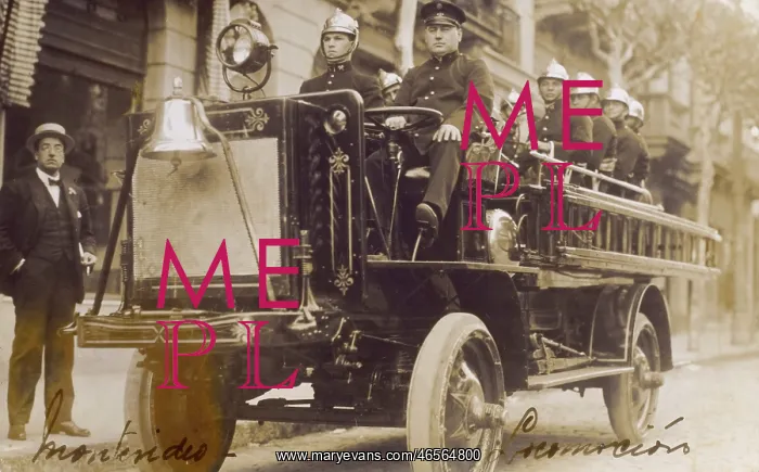  : Uruguay - Montevideo Fire Department and their engine