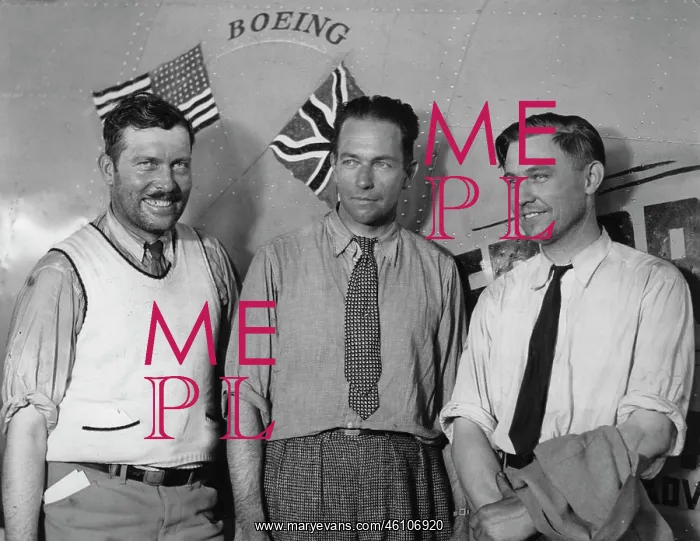 : The U.S. aviator Roscoe Turner (left) : The U.S. aviator Roscoe Turner (left)