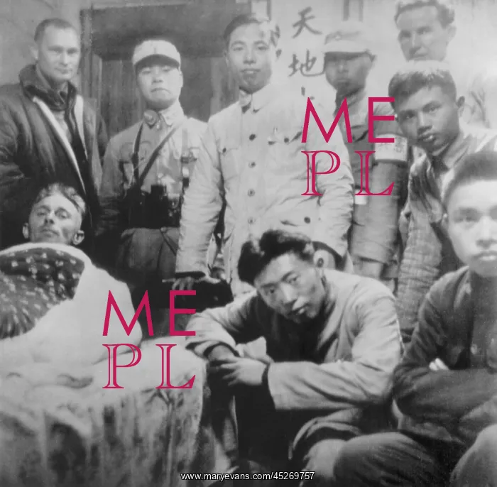 : U.S. Doolittle Raider with his Chinese friends : U.S. Doolittle Raider with his Chinese friends