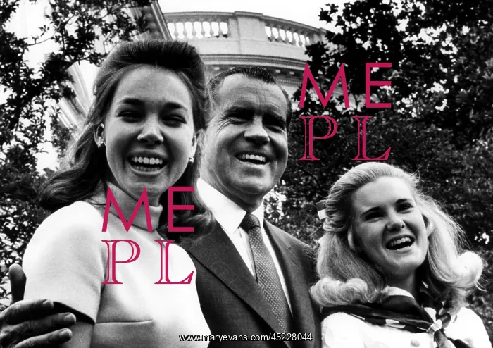  : U.S. President Richard Nixon (center), with ?