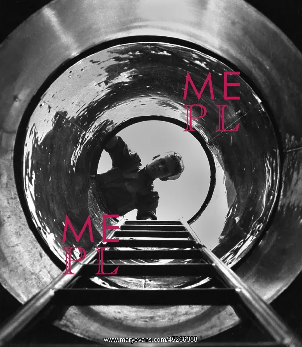 : U.S. sailor looks down the hatch the submarine : U.S. sailor looks down the hatch the submarine