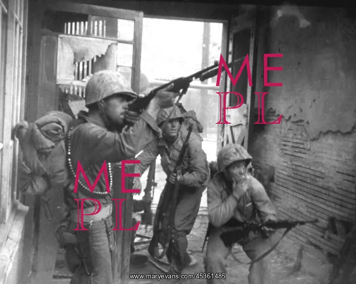 : U.S. troops fighting in the streets of Seoul, Korea : U.S. troops fighting in the streets of Seoul, Korea