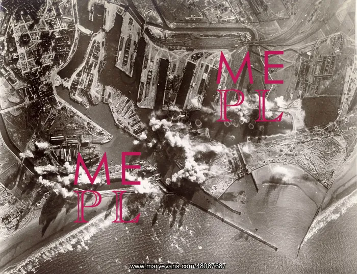 : USAAF B-24 Liberators bomb the Trystian Lock : USAAF B-24 Liberators bomb the Trystian Lock
